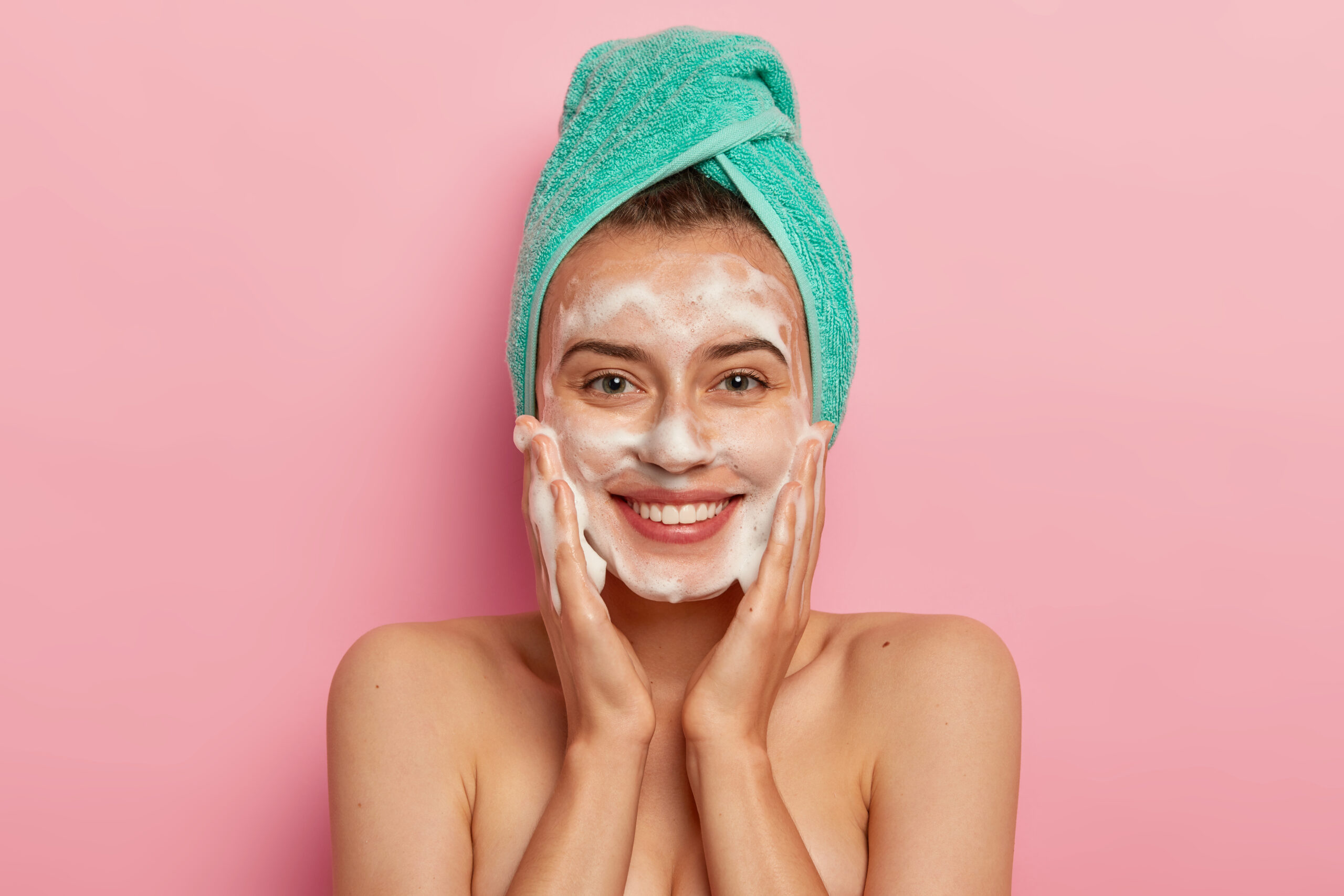 How to Choose the Right Face Wash for Oily Skin (2025 Update) 1 How to Choose the Right Face Wash for Oily Skin (2025 Update)