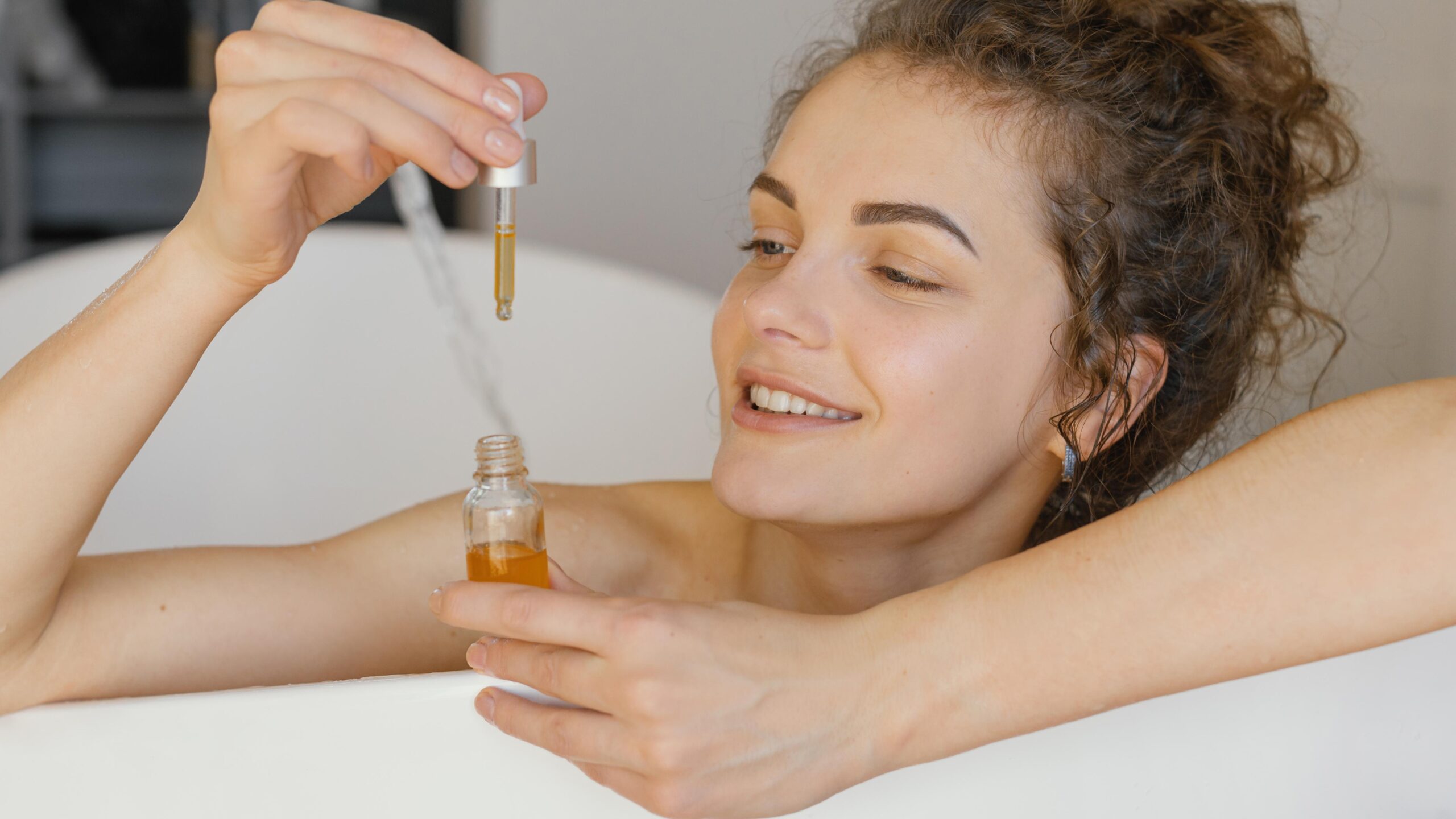 Ferulic Acid for Skin: Benefits, Uses & Best Products (2025) 1 Ferulic Acid for Skin: Benefits, Uses & Best Products (2025)